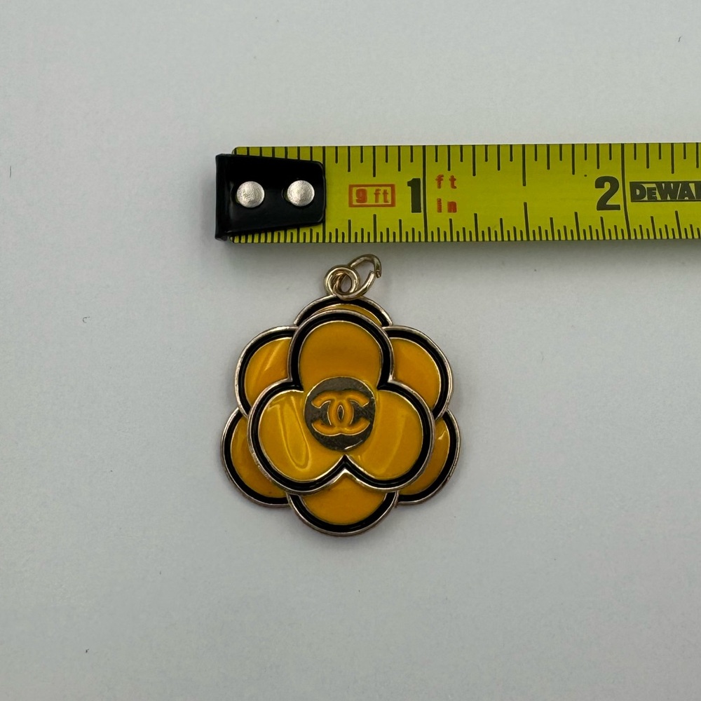 Chanel Camellia Zipper Pull - Picture 4 of 6